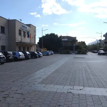 La Terrazza Solarium, In Pieno Centro 60m Dalla Stazione Ferroviaria 700m Dal Mare Appartement